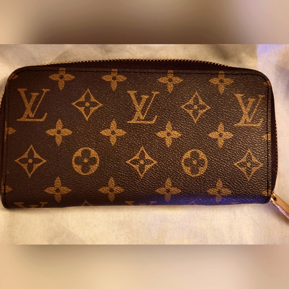 Louis Vuitton Zippy Wallet